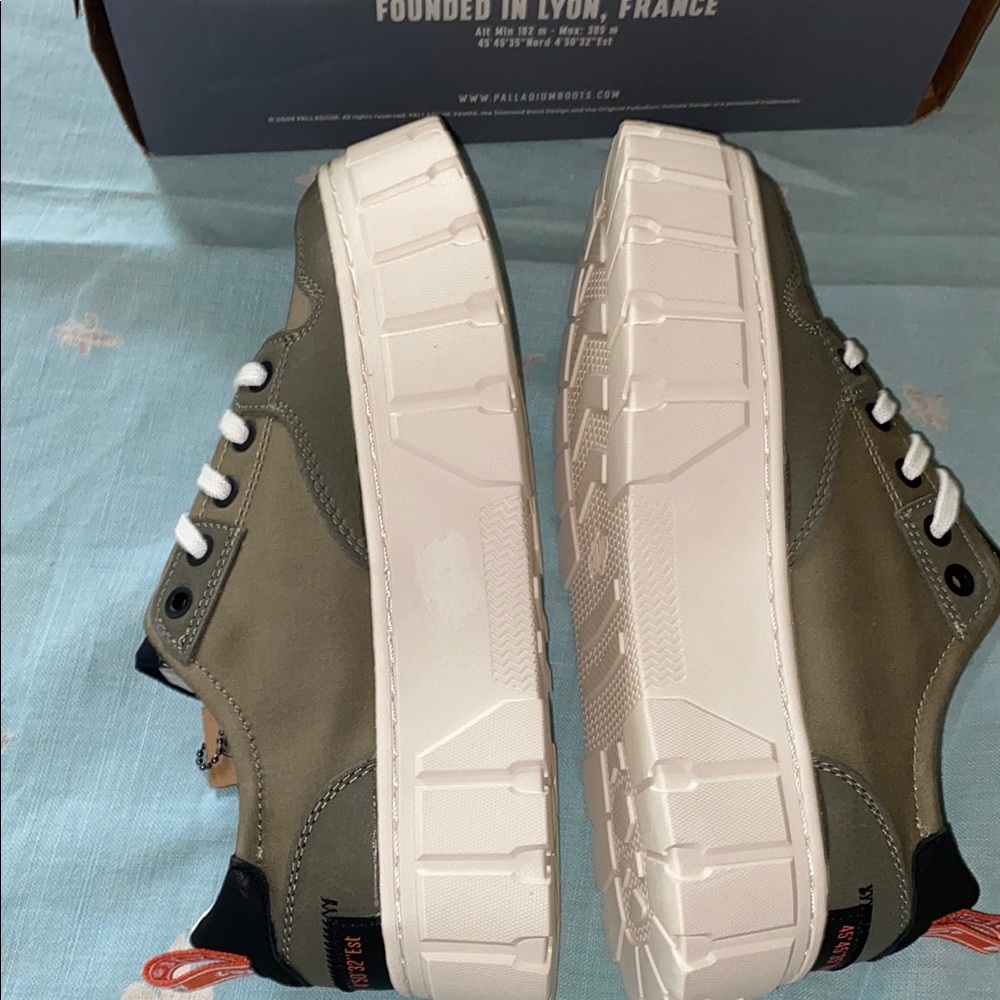 Palladium Pallatower Canvas Low-Top Shoes - Picture 7 of 9